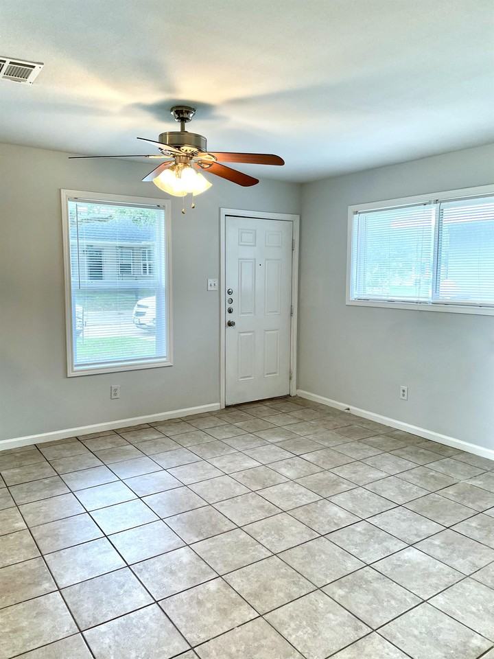 105 Davis St #5 - Photo 4 of 33