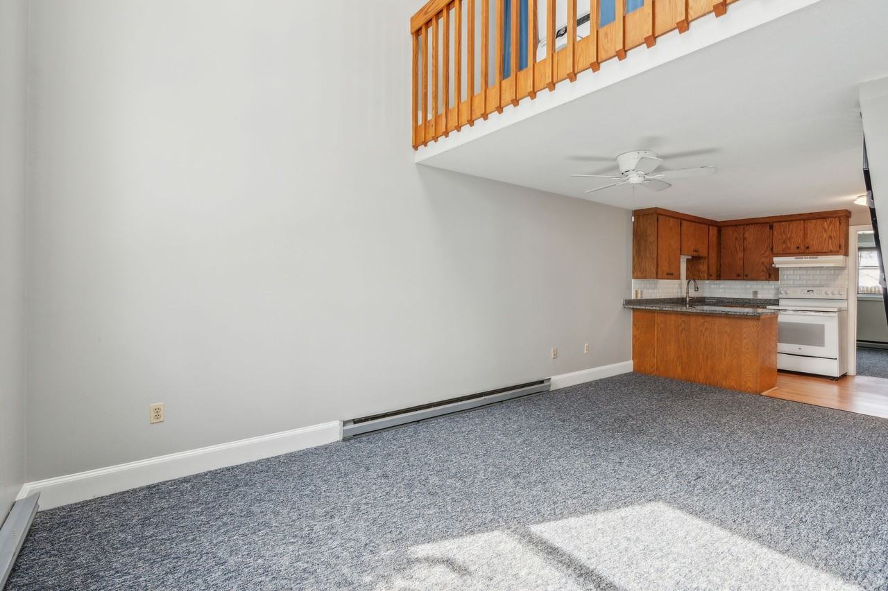 210 Beach St #19 - Photo 3 of 31