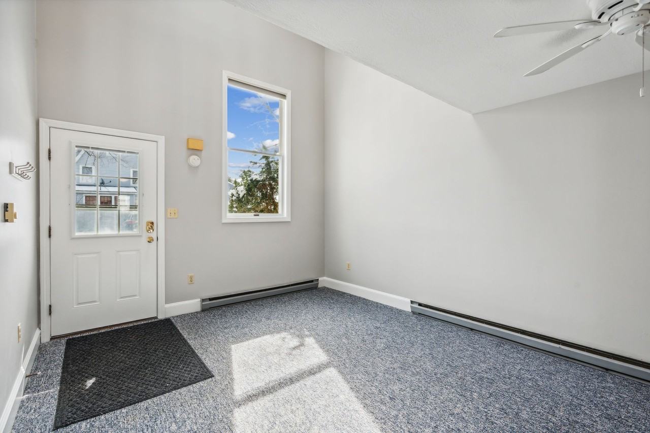 210 Beach St #19 - Photo 5 of 31