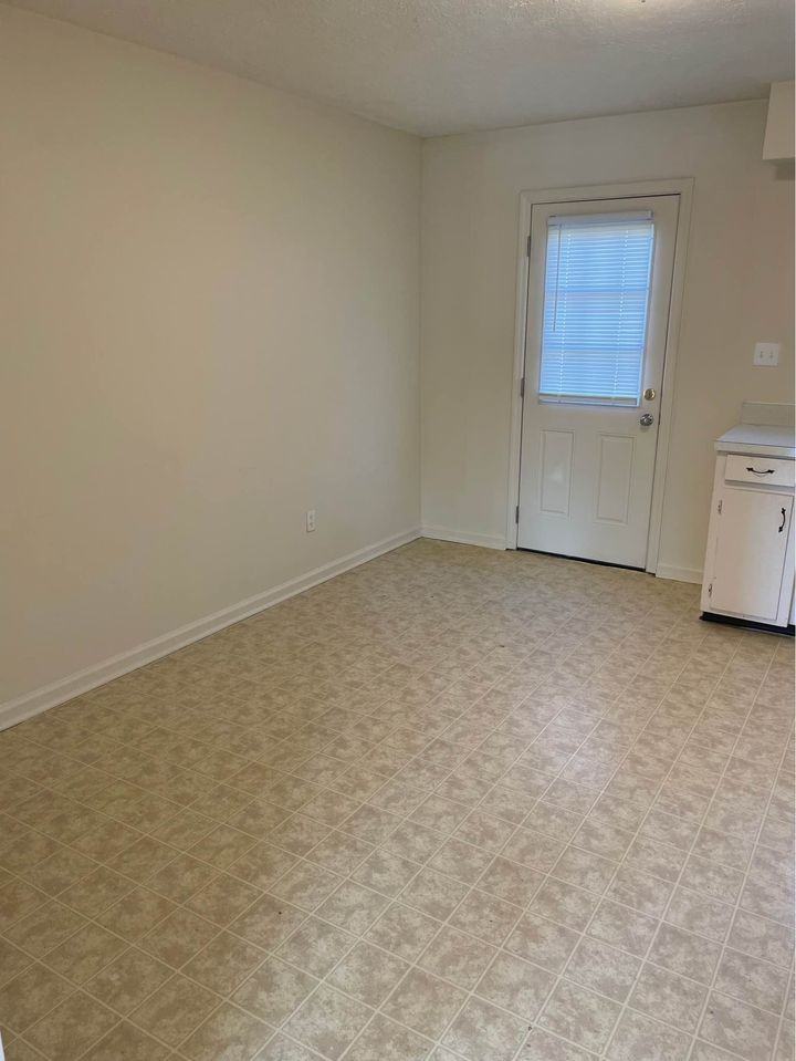 S Porter Dr #3 - Photo 4 of 8