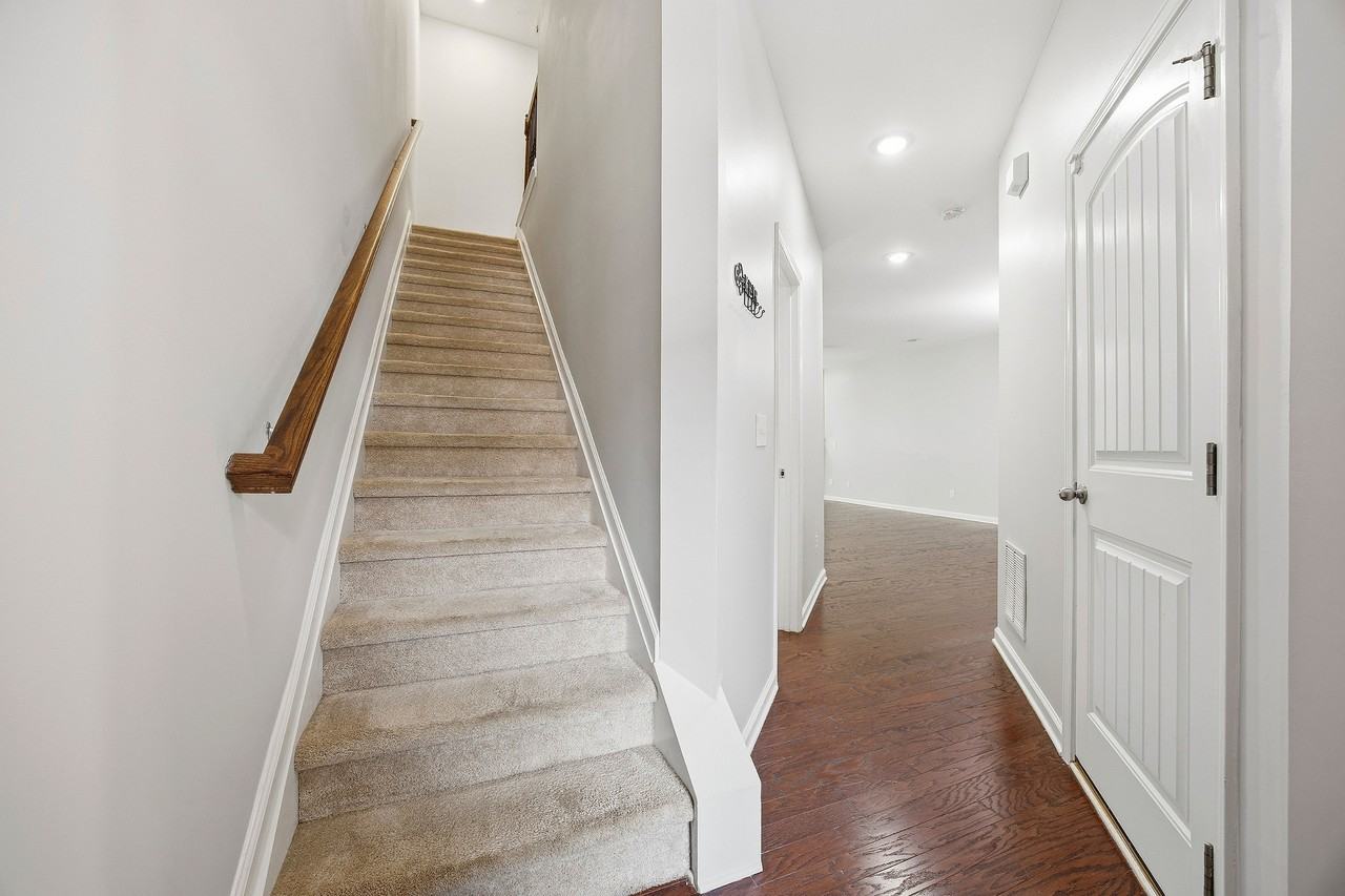 7275 Heritage Oak Ct #1 - Photo 2 of 25