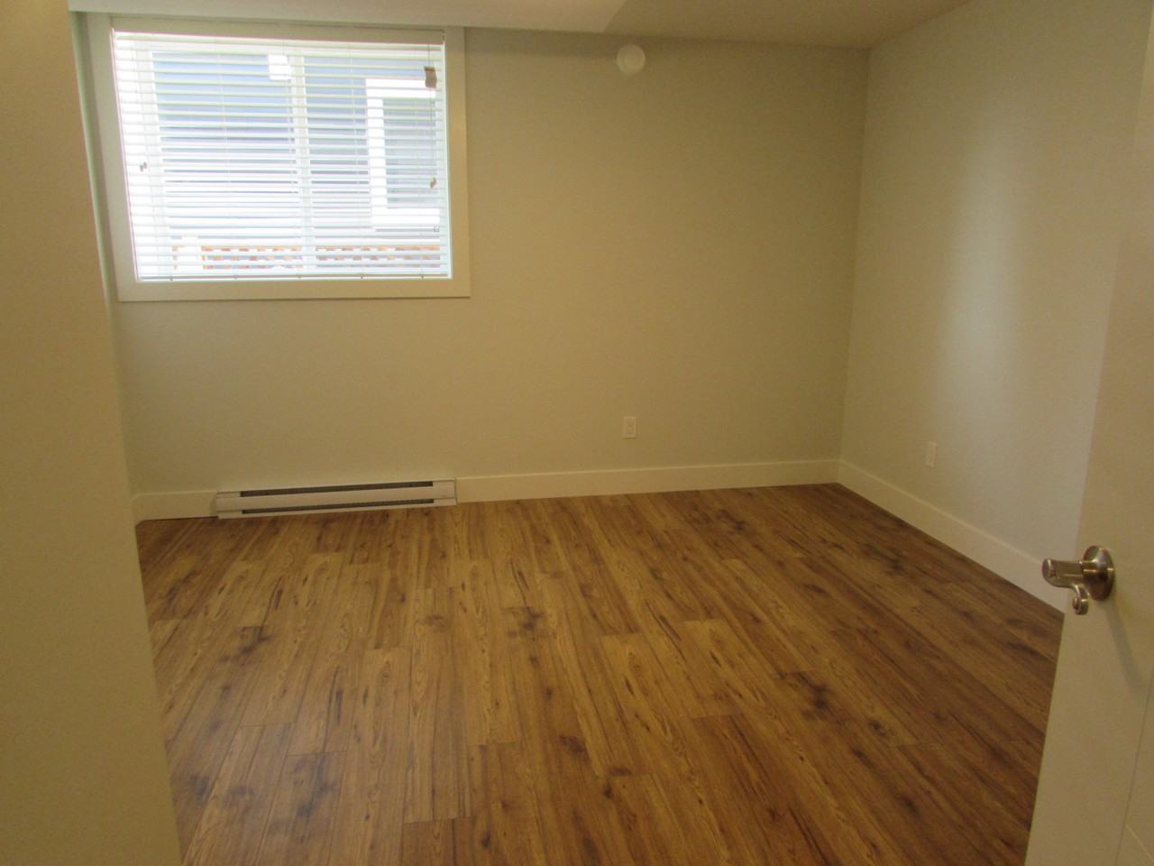 263 Golden Oaks Cres Lowr - Photo 2 of 12