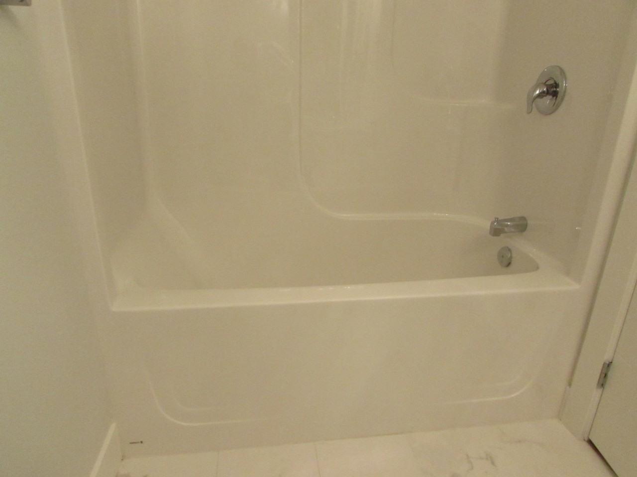 263 Golden Oaks Cres Lowr - Photo 4 of 12