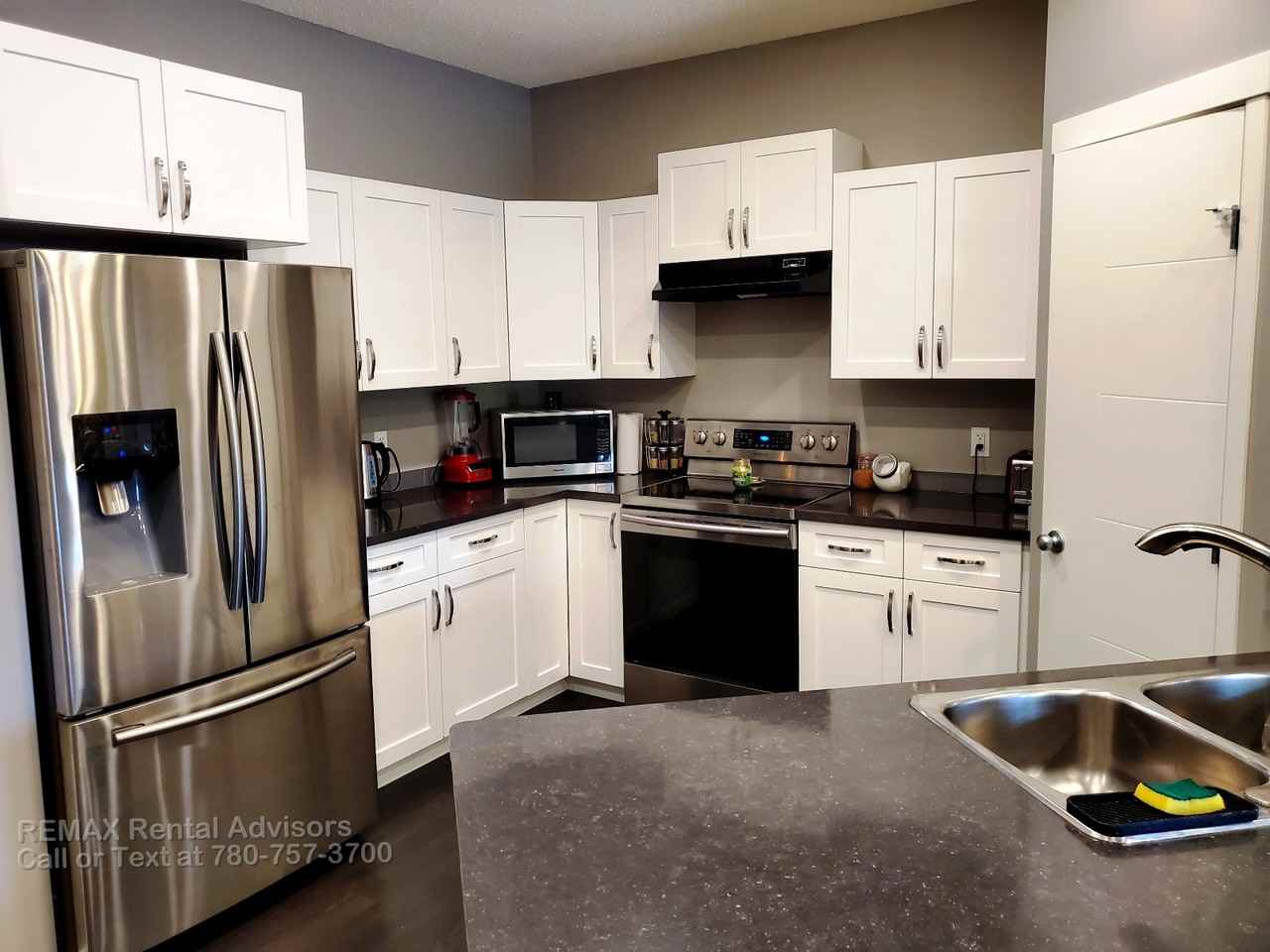 190 Santana Crescent - Photo 3 of 17