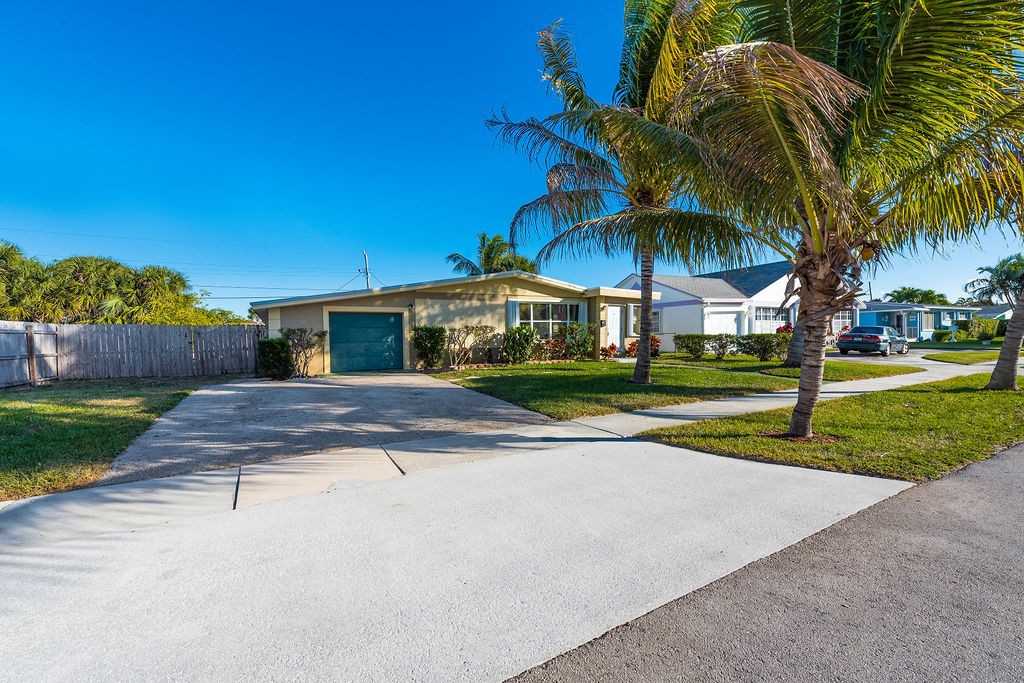 1341 6th St #1 - Photo 2 of 24