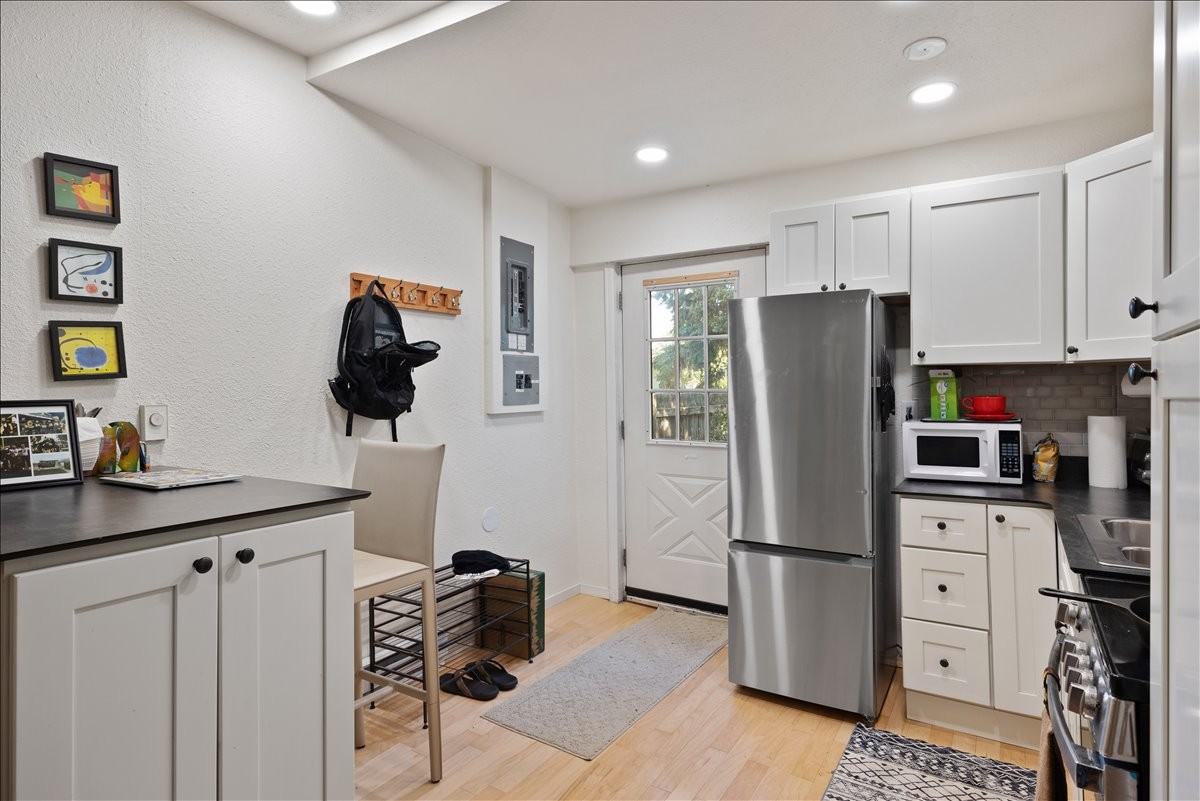 670 N 11th St - Photo 2 of 6