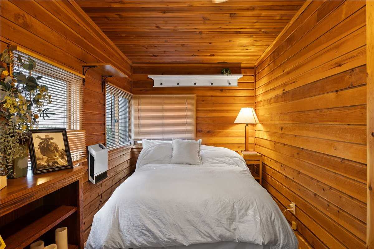 670 N 11th St - Photo 4 of 6