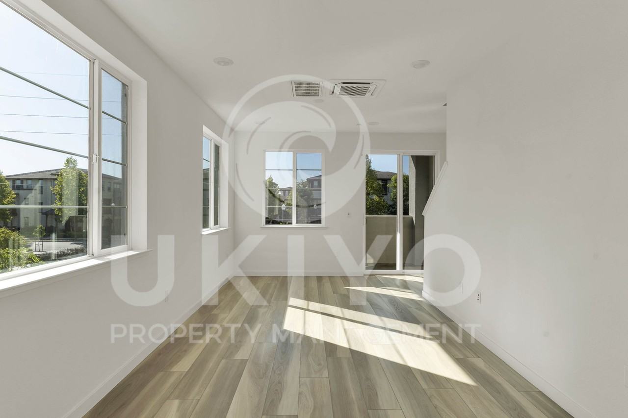 588 Pawnee Ln #1 - Photo 5 of 37