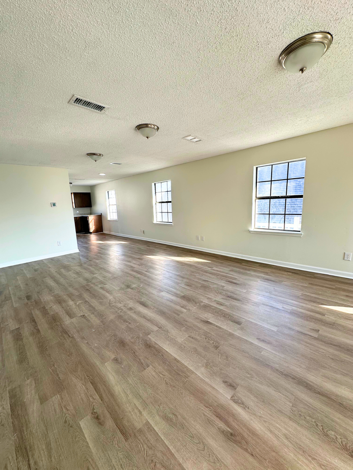 2684 Rue Palafox #C - Photo 2 of 11