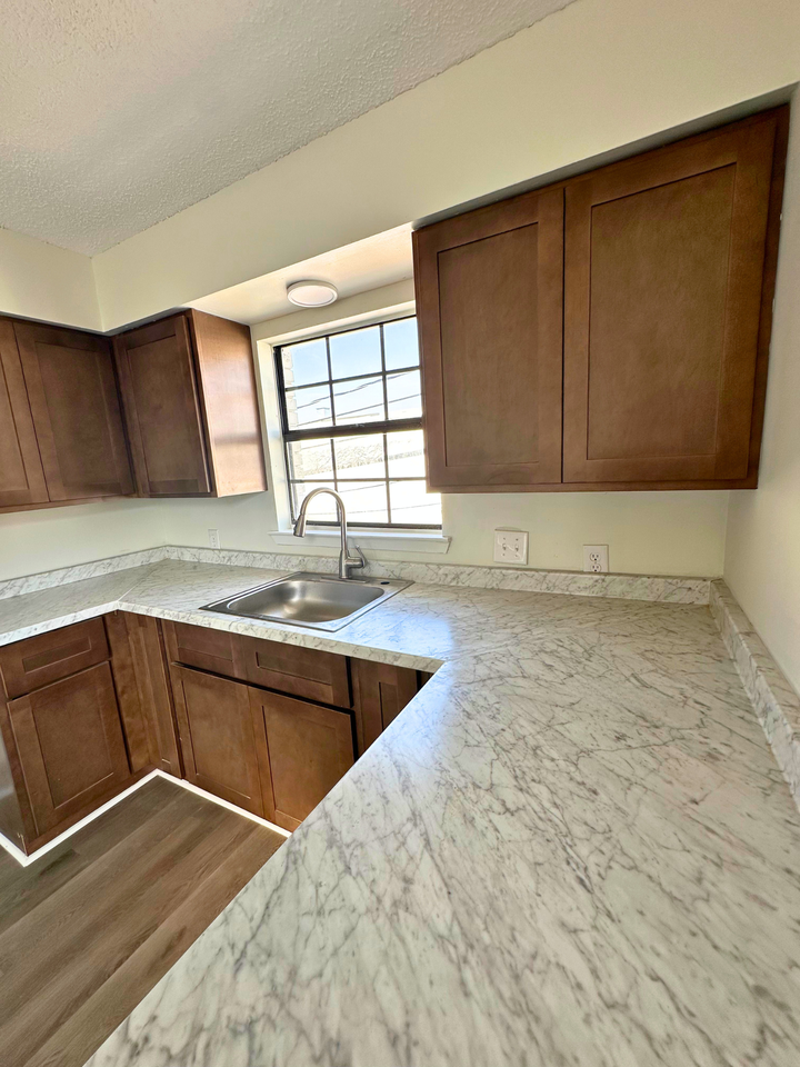 2684 Rue Palafox #C - Photo 6 of 11