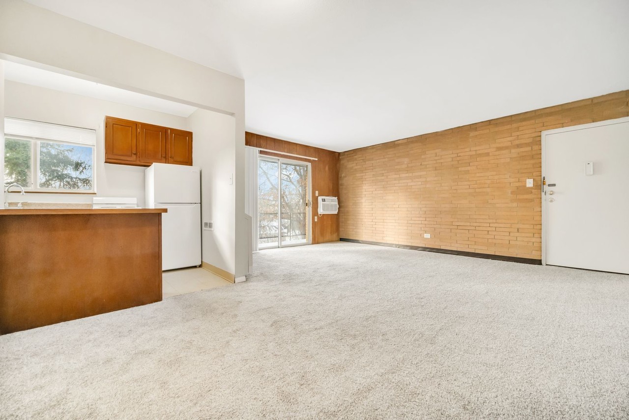 8257 Memphis Avenue - Photo 3 of 24