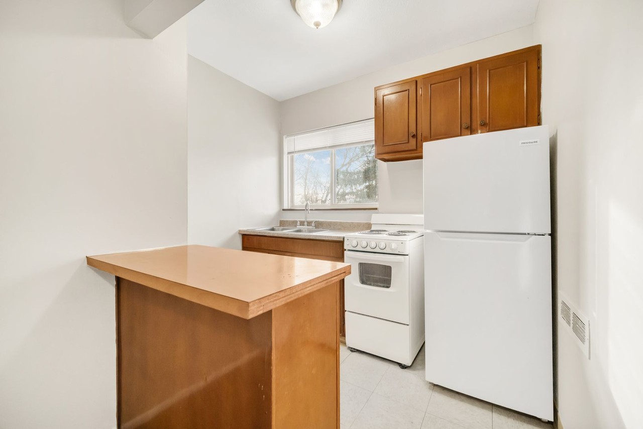 8257 Memphis Avenue - Photo 5 of 24