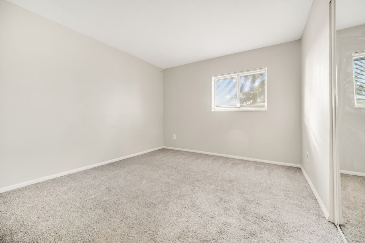 8257 Memphis Avenue - Photo 6 of 24