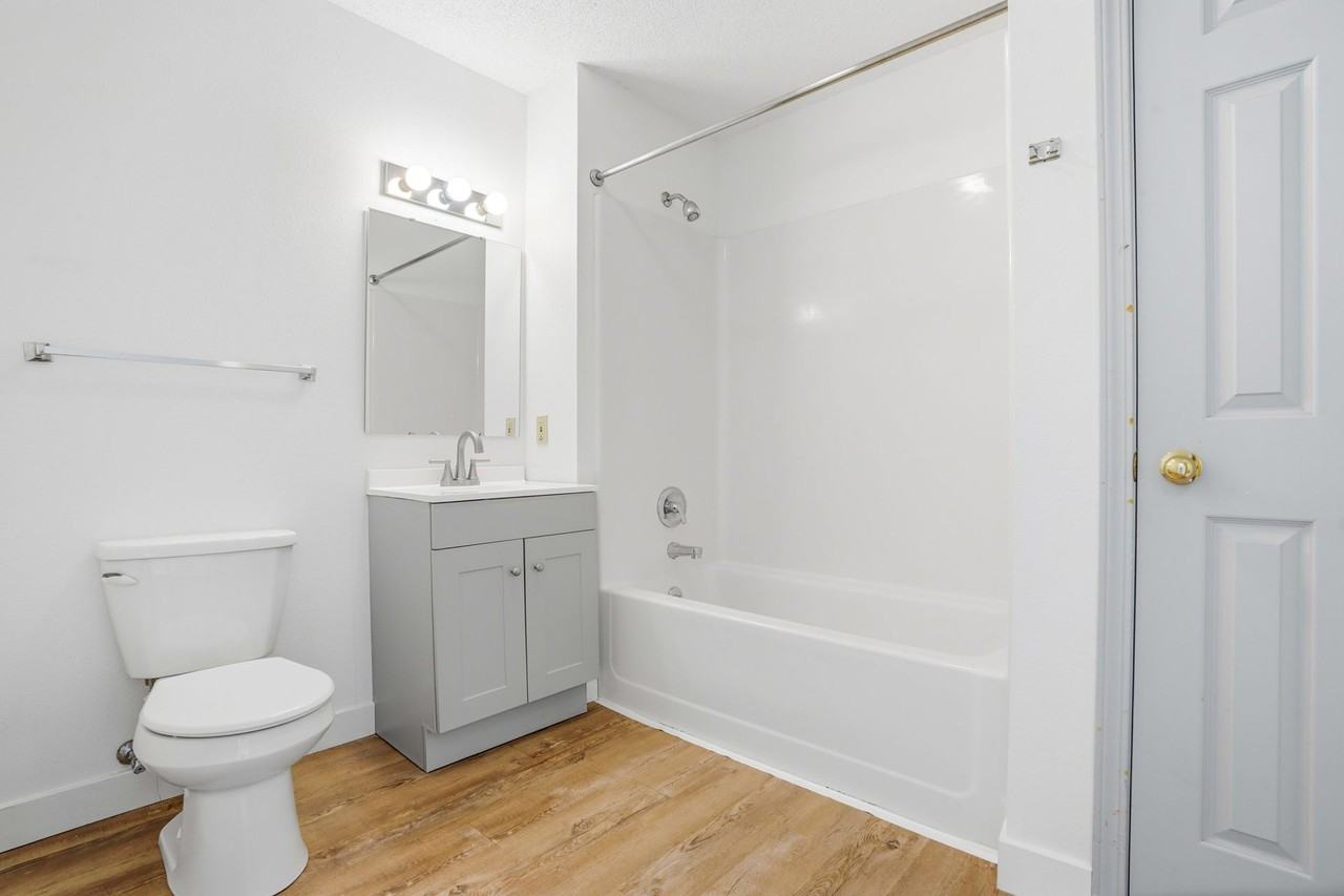 Keokuk Street Apartments - Photo 7 of 15