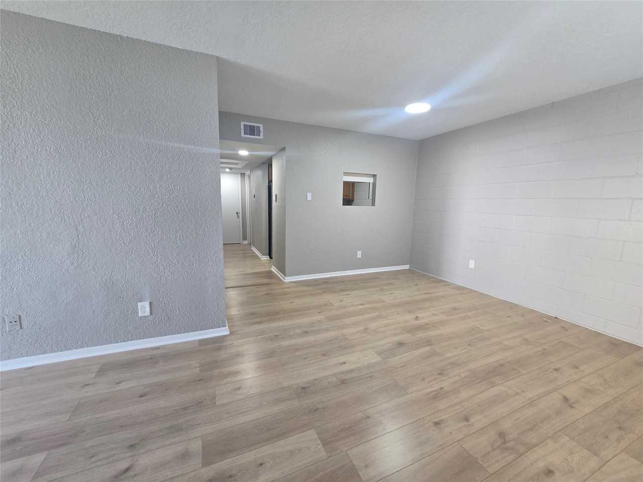 4217 Sealy St #3 - Photo 6 of 15