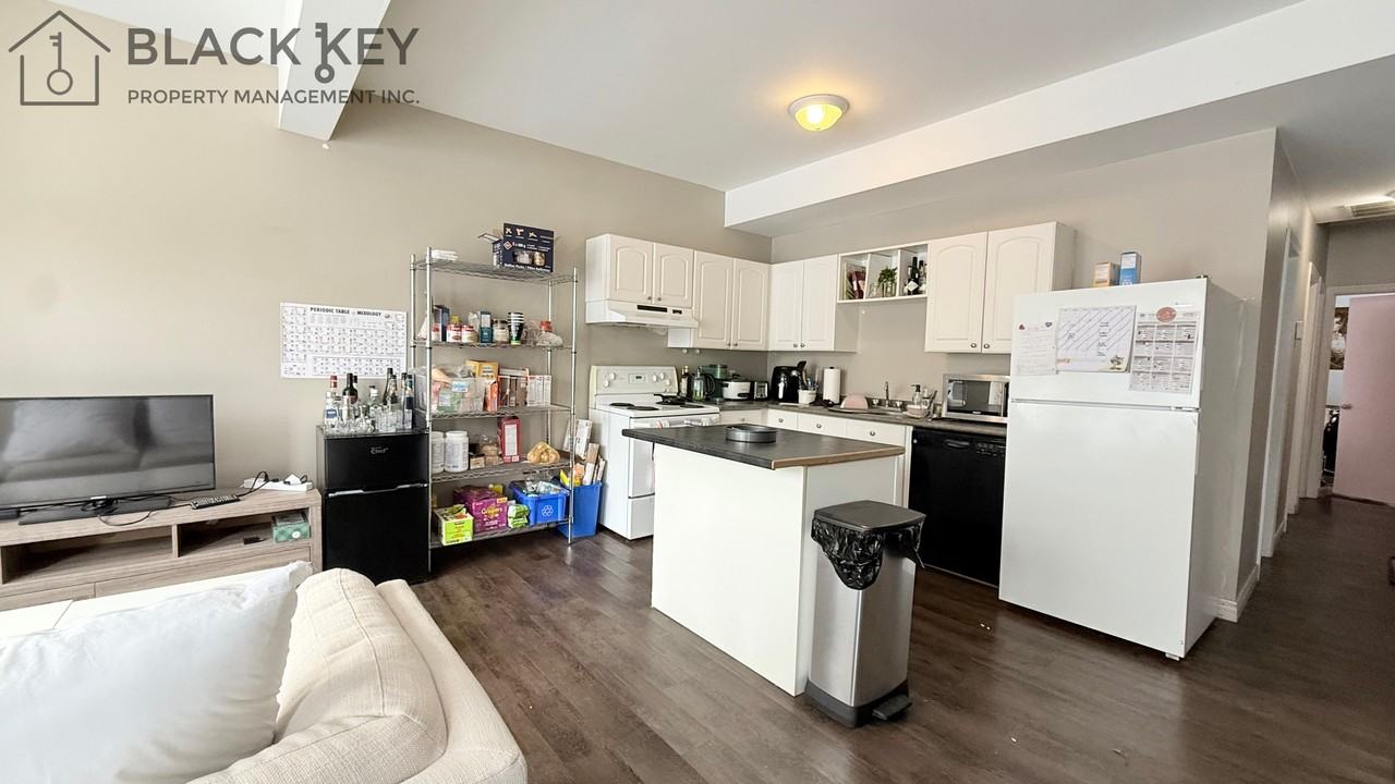 376 Central Ave Uppr #376UPPER - Photo 3 of 10