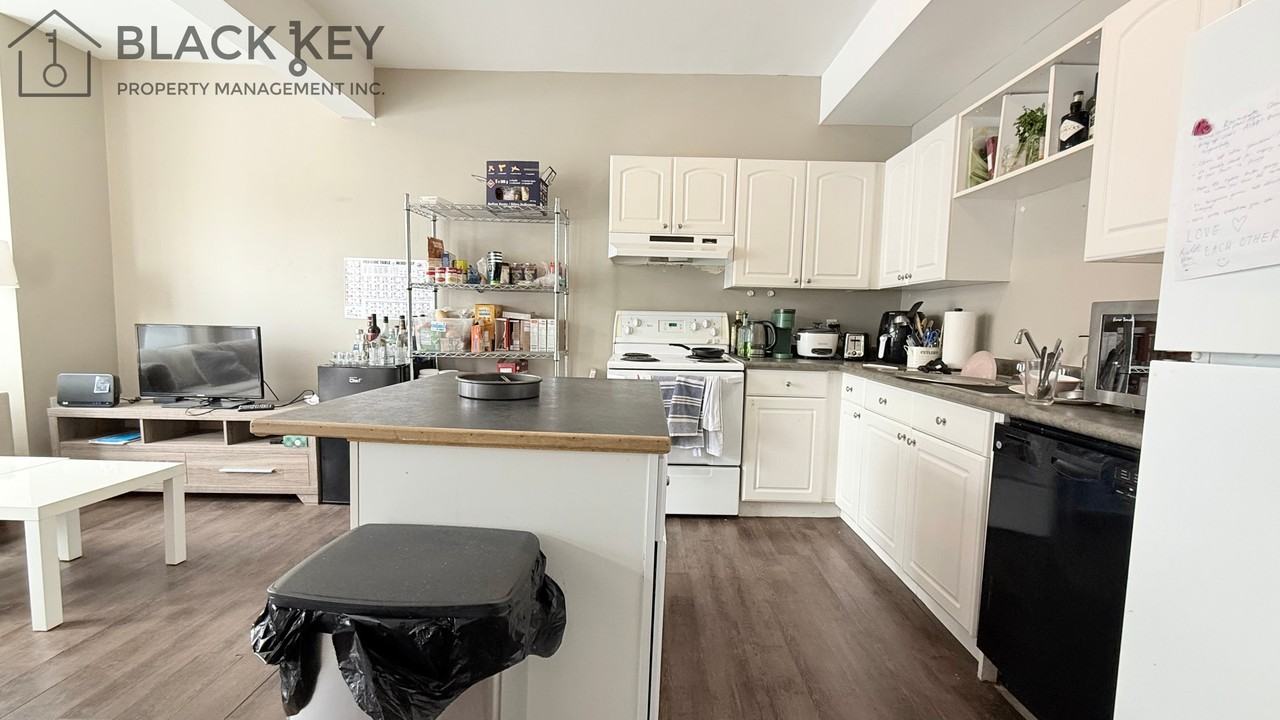 376 Central Ave Uppr #376UPPER - Photo 4 of 10