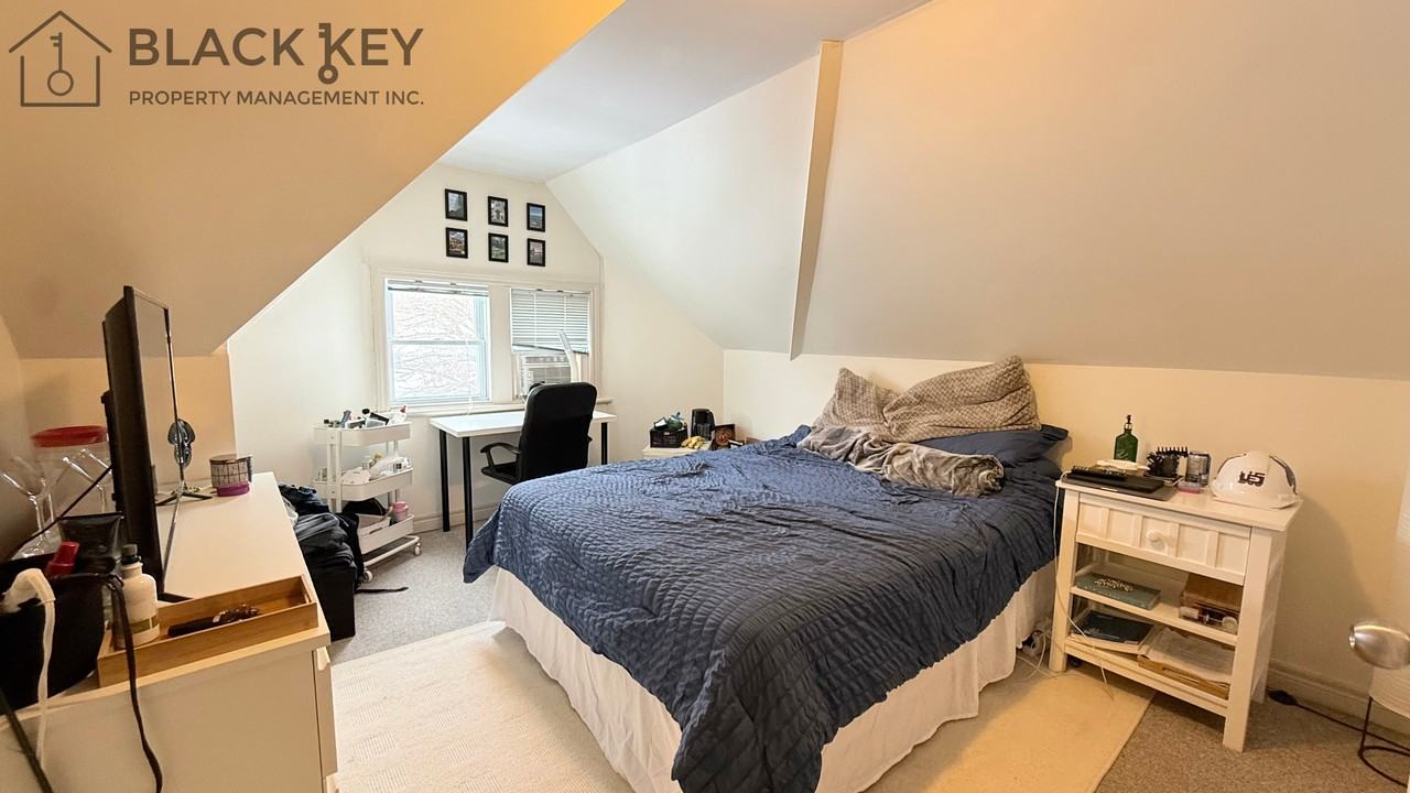 376 Central Ave Uppr #376UPPER - Photo 5 of 10