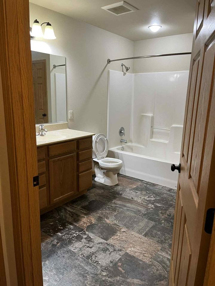 1412 12th Ave Se #7 - Photo 4 of 5