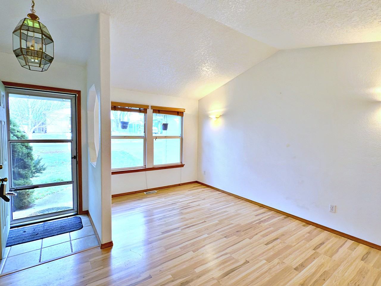 9834 Se Clinton St #1 - Photo 6 of 29