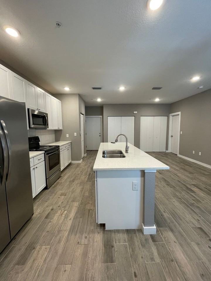 Woodbury Row - Photo 5 of 9