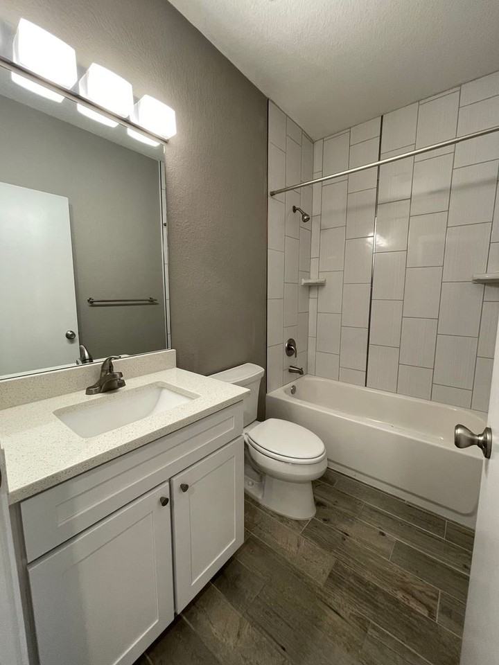 Woodbury Row - Photo 7 of 9