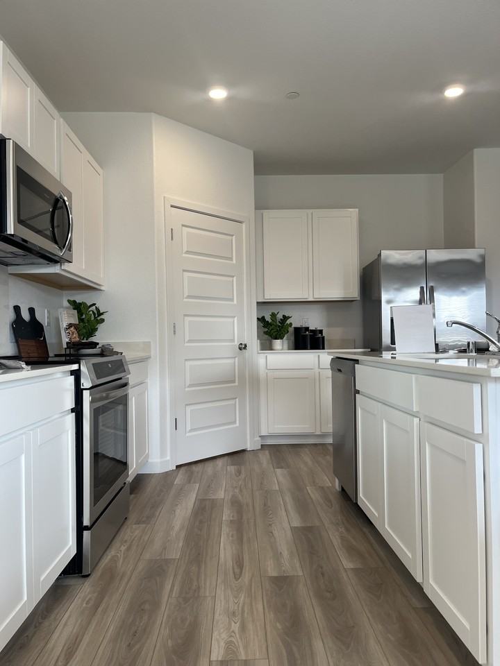 1085 Silverado Way #1 - Photo 7 of 17