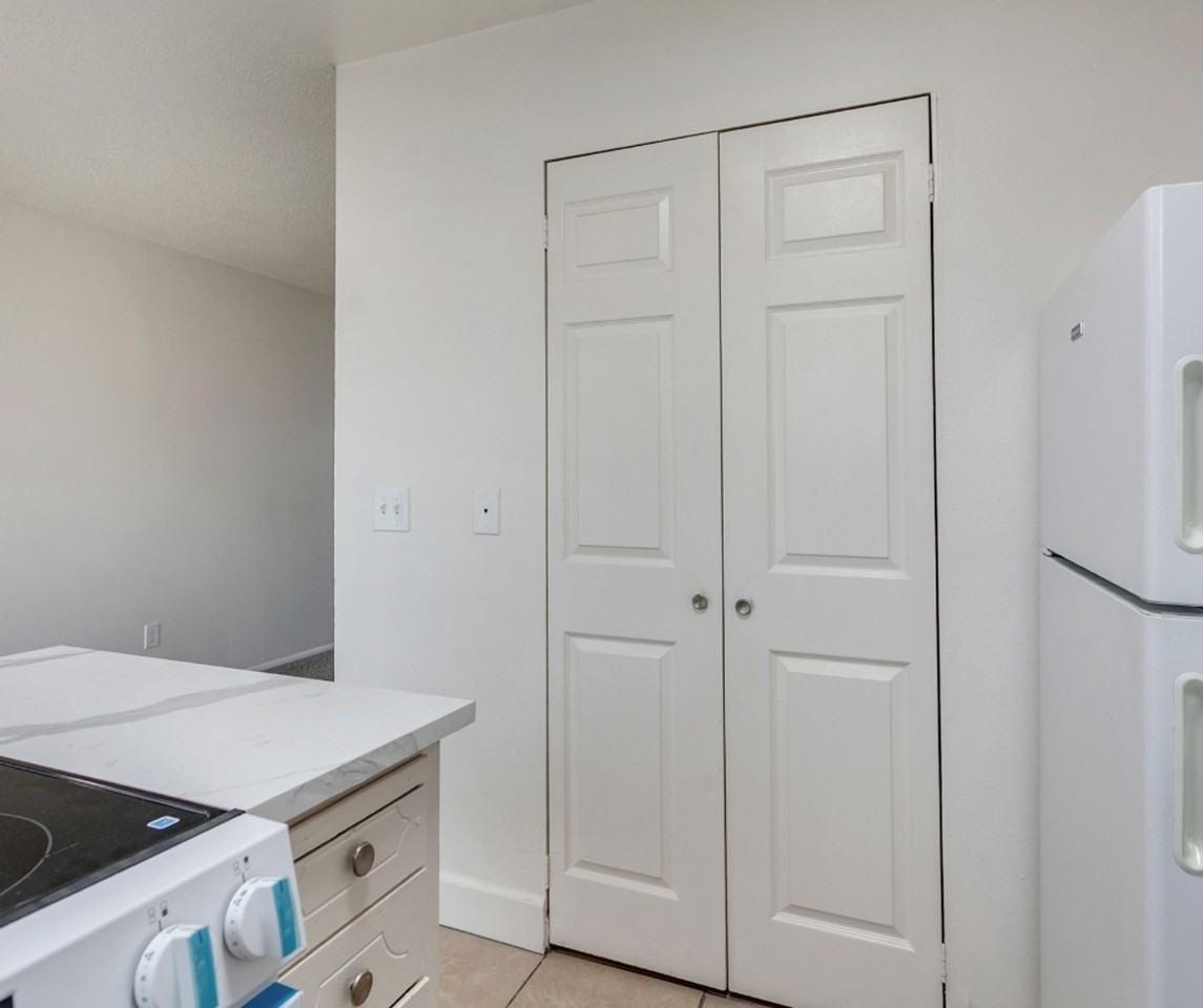 Greenburg Townhomes - Photo 4 of 20