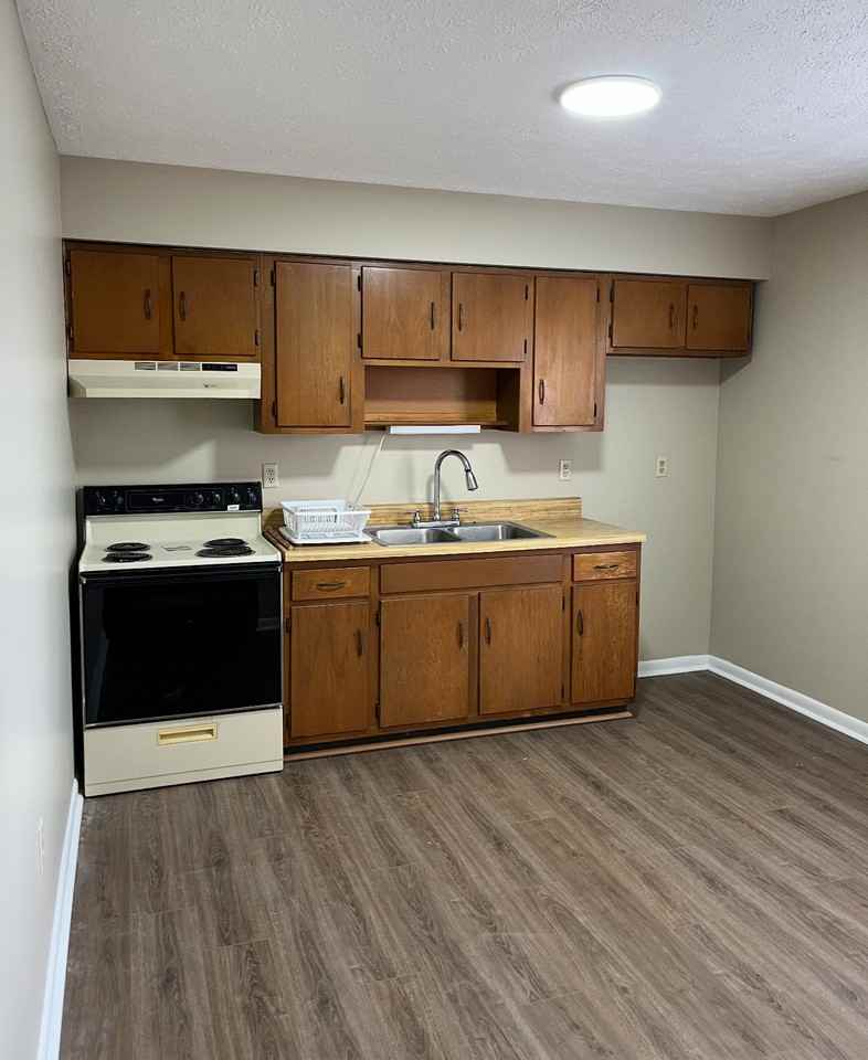 368 Lee St #1 - Photo 3 of 4