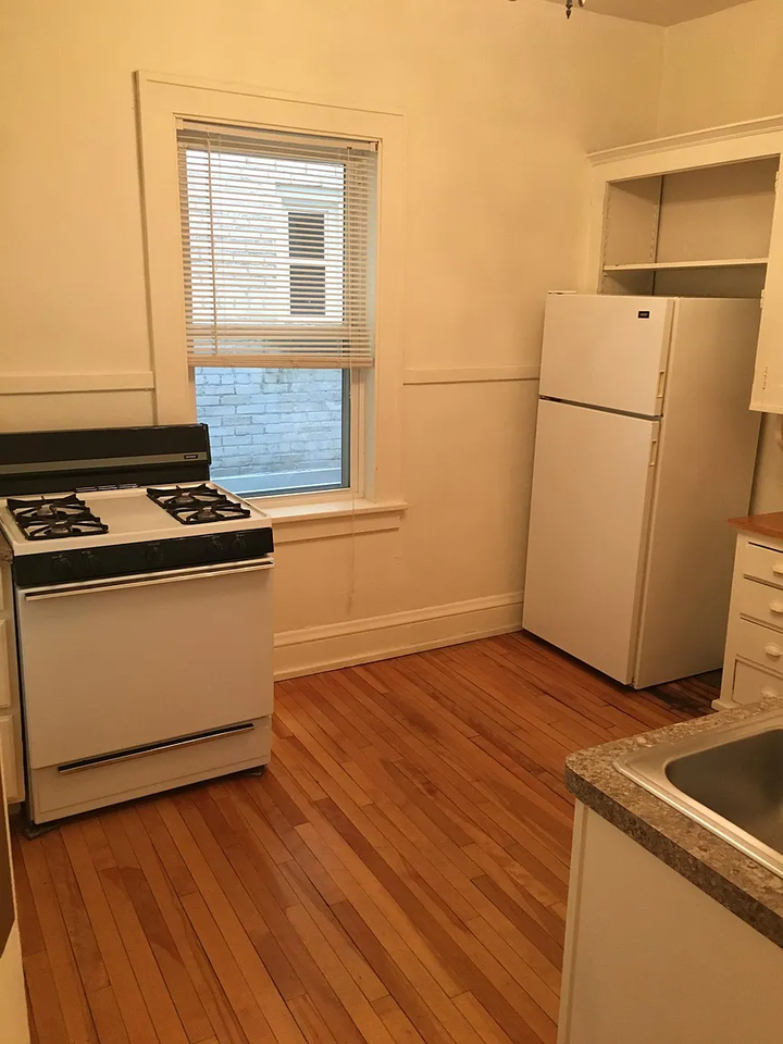 2222 Girard Ave N #2 - Photo 2 of 8