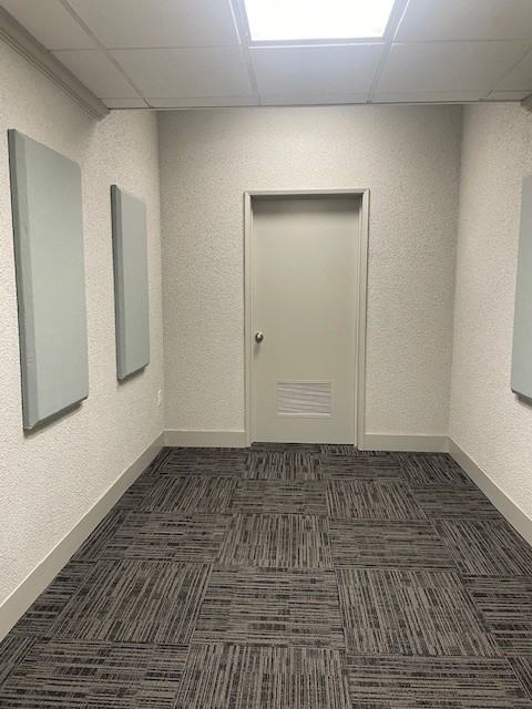 412 Travis St #113-128 - Photo 3 of 9