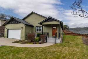 featured image of 233 Palmdale Ave #1