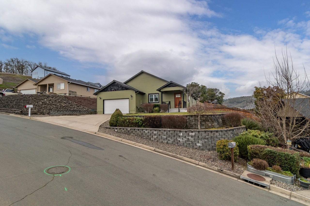 233 Palmdale Ave #1 - Photo 3 of 42