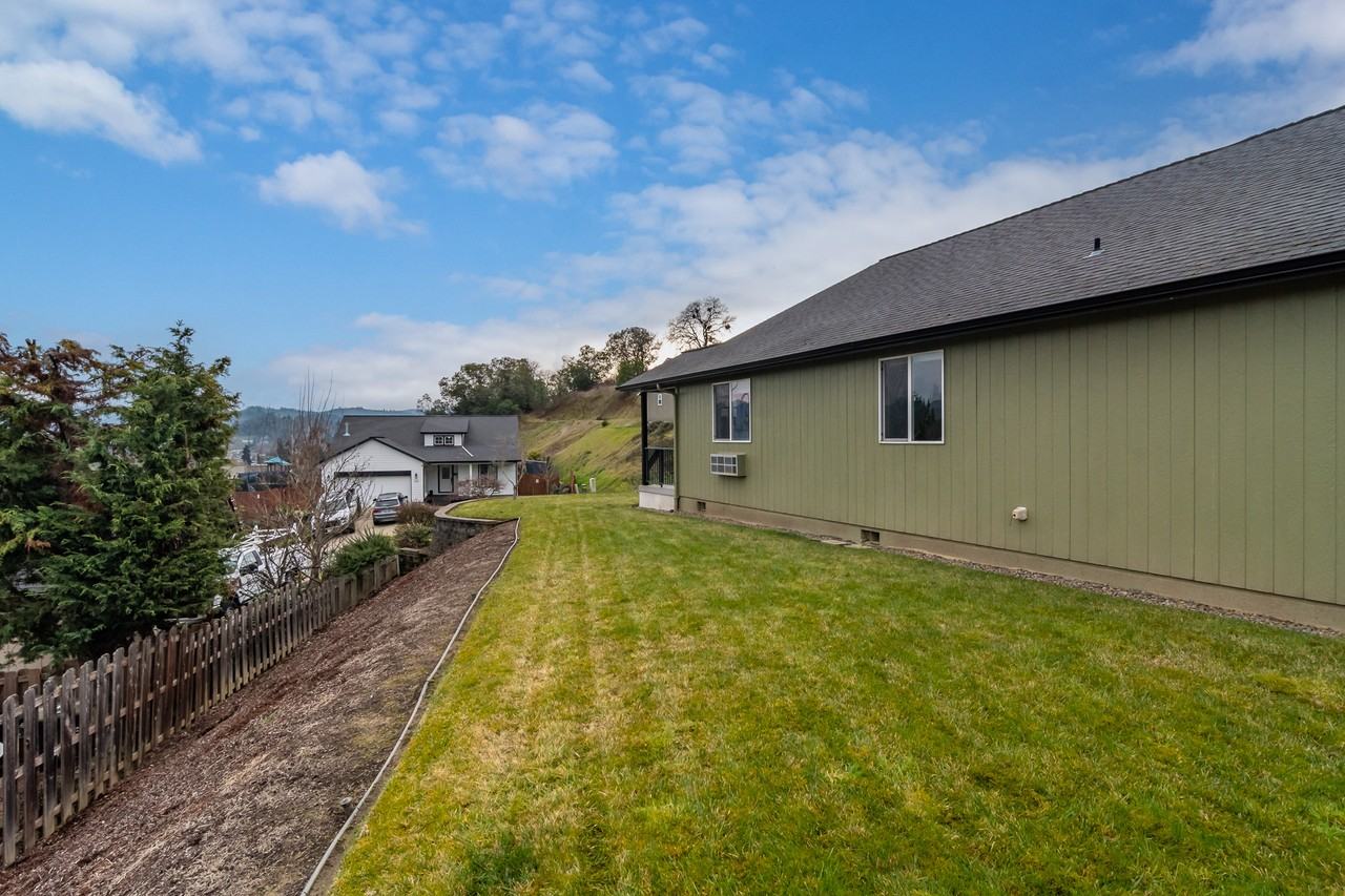 233 Palmdale Ave #1 - Photo 4 of 42