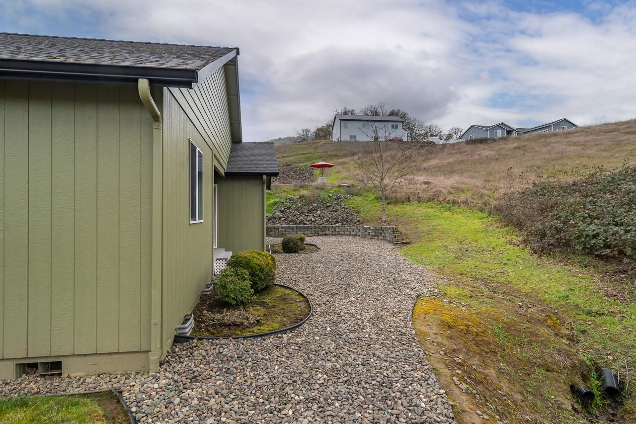 233 Palmdale Ave #1 - Photo 5 of 42