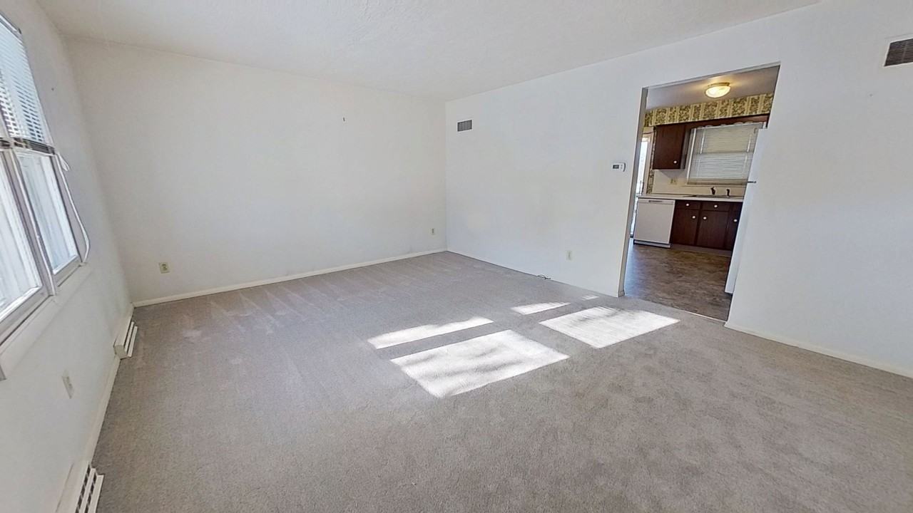 141 Oak Manor Dr - Photo 5 of 11