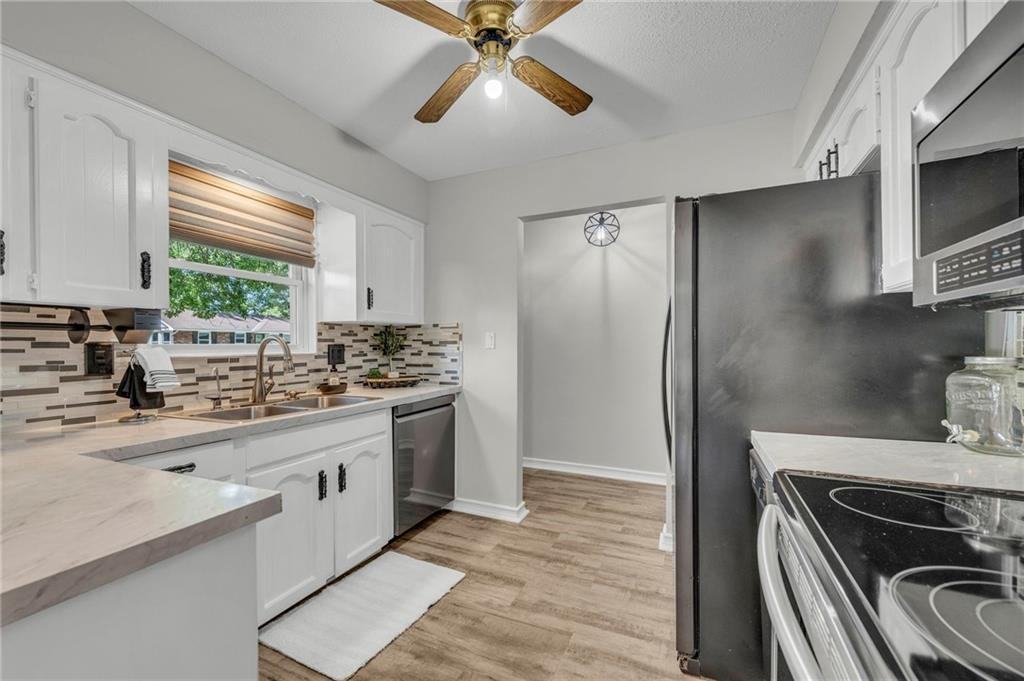 305 Nw Shamrock Ave #1 - Photo 2 of 25