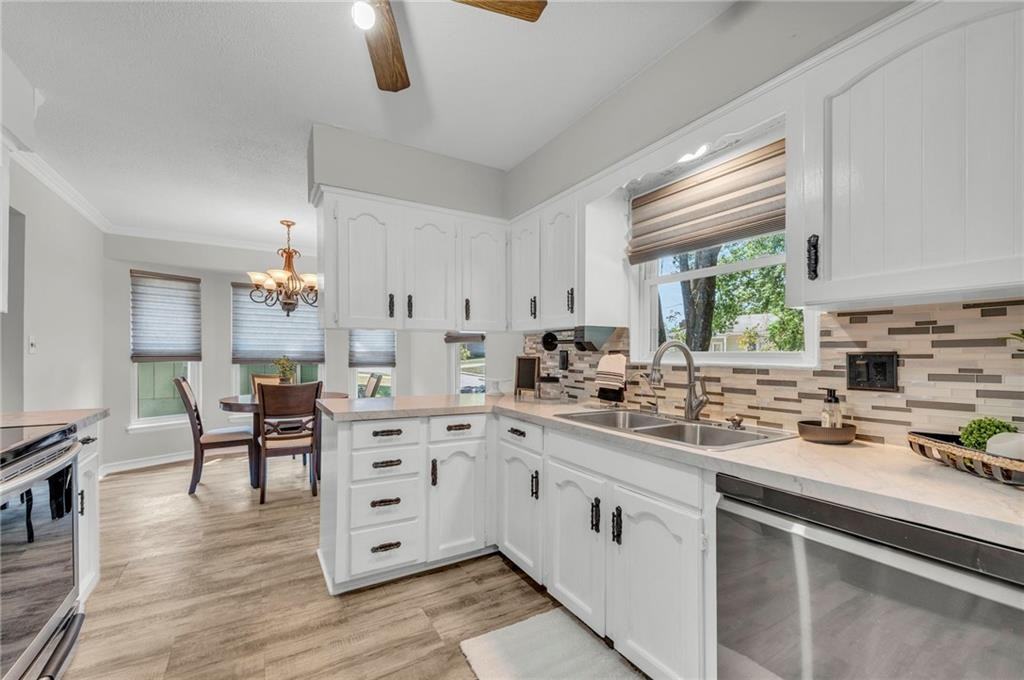 305 Nw Shamrock Ave #1 - Photo 4 of 25