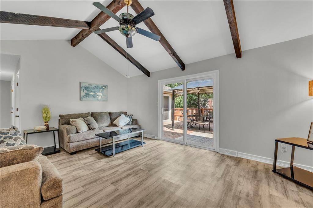 305 Nw Shamrock Ave #1 - Photo 7 of 25