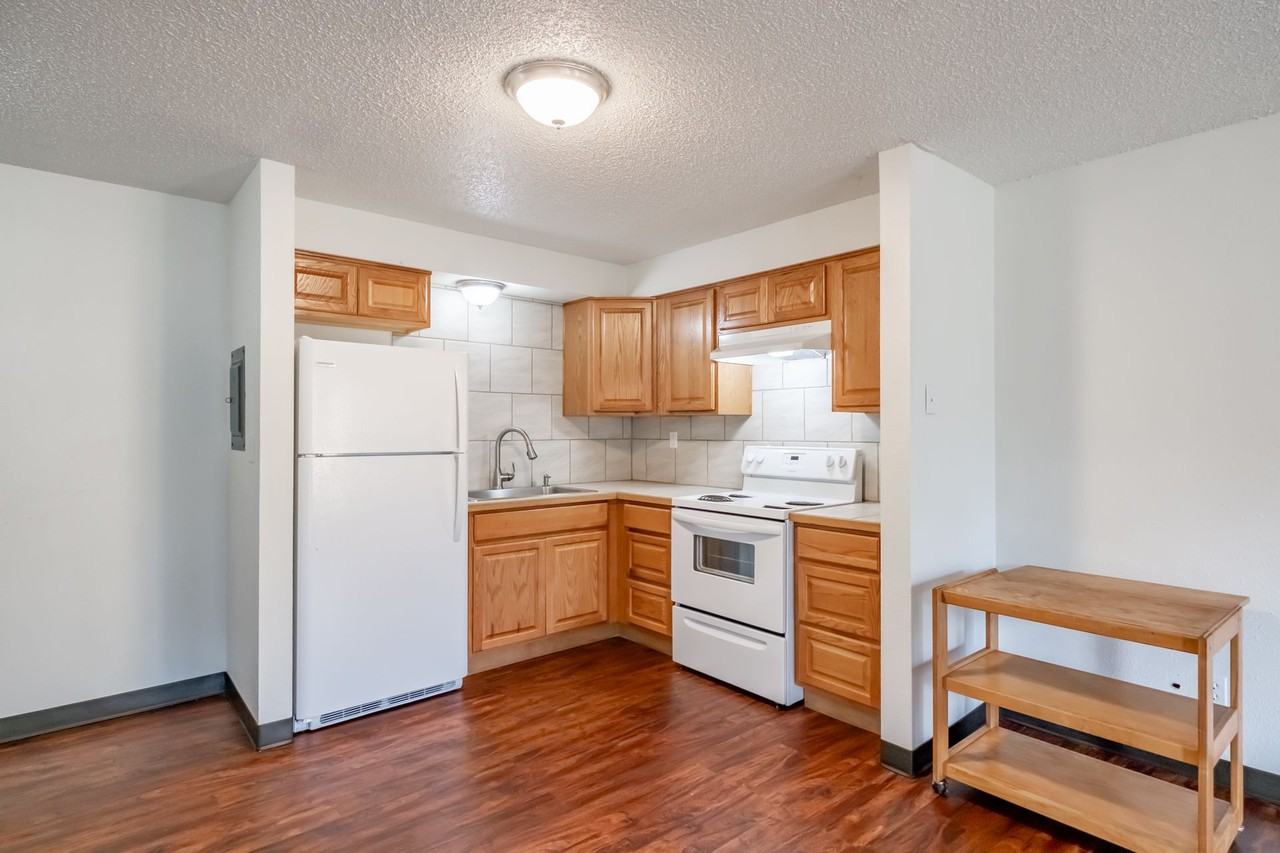 540-Oakvilla - Photo 3 of 12