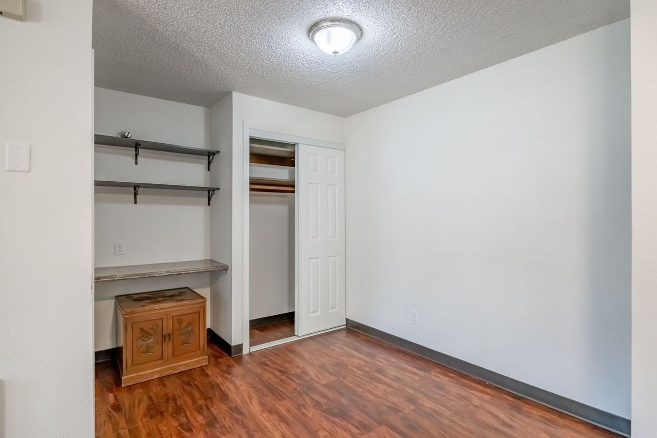 540-Oakvilla - Photo 4 of 12