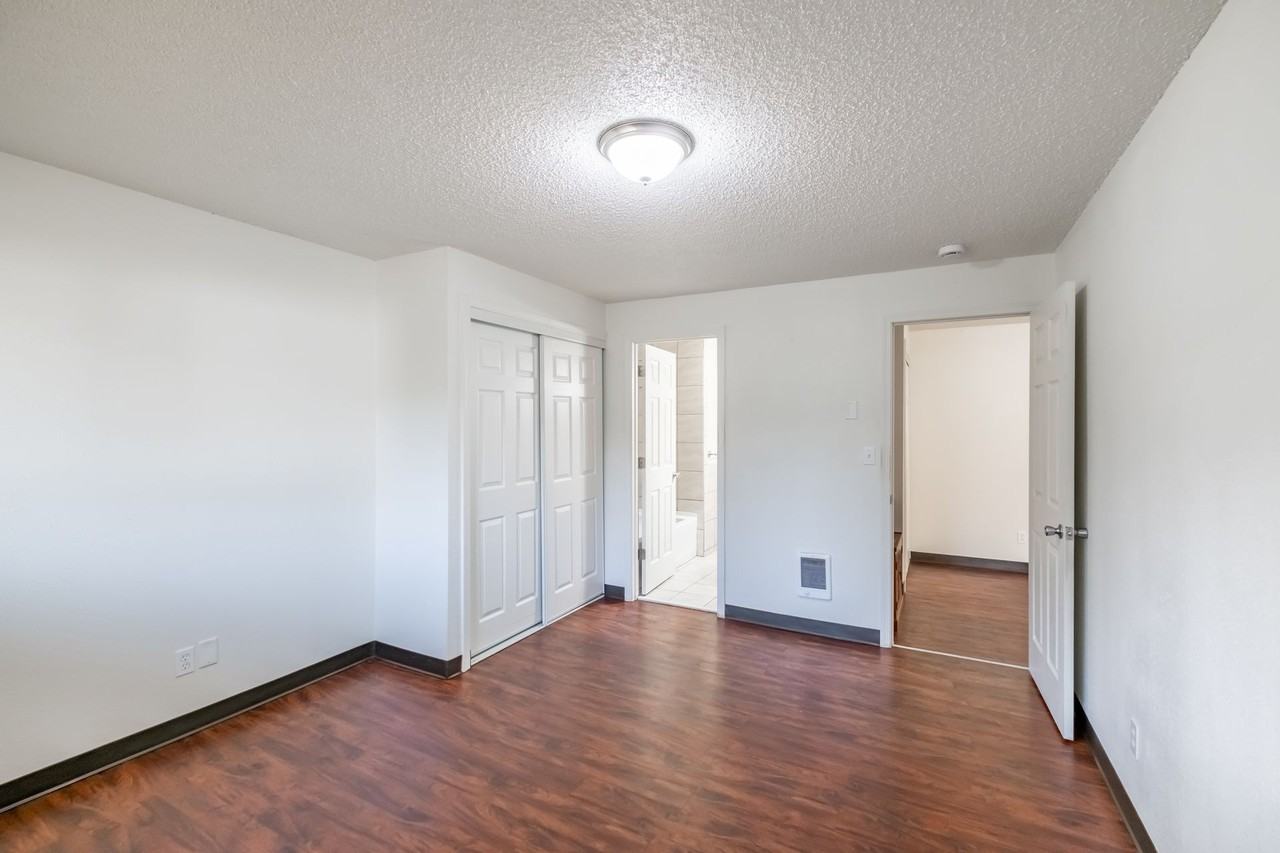 540-Oakvilla - Photo 6 of 12