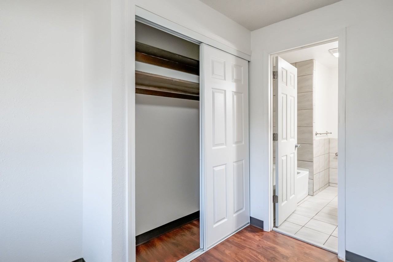 540-Oakvilla - Photo 7 of 12