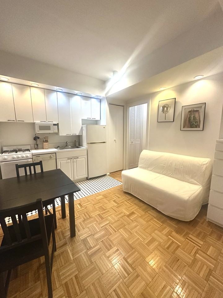 York Ave & E 78th St #1K - Photo 2 of 10