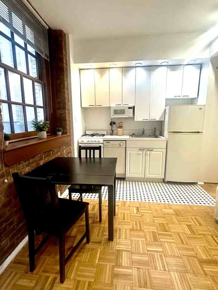 York Ave & E 78th St #1K - Photo 5 of 10