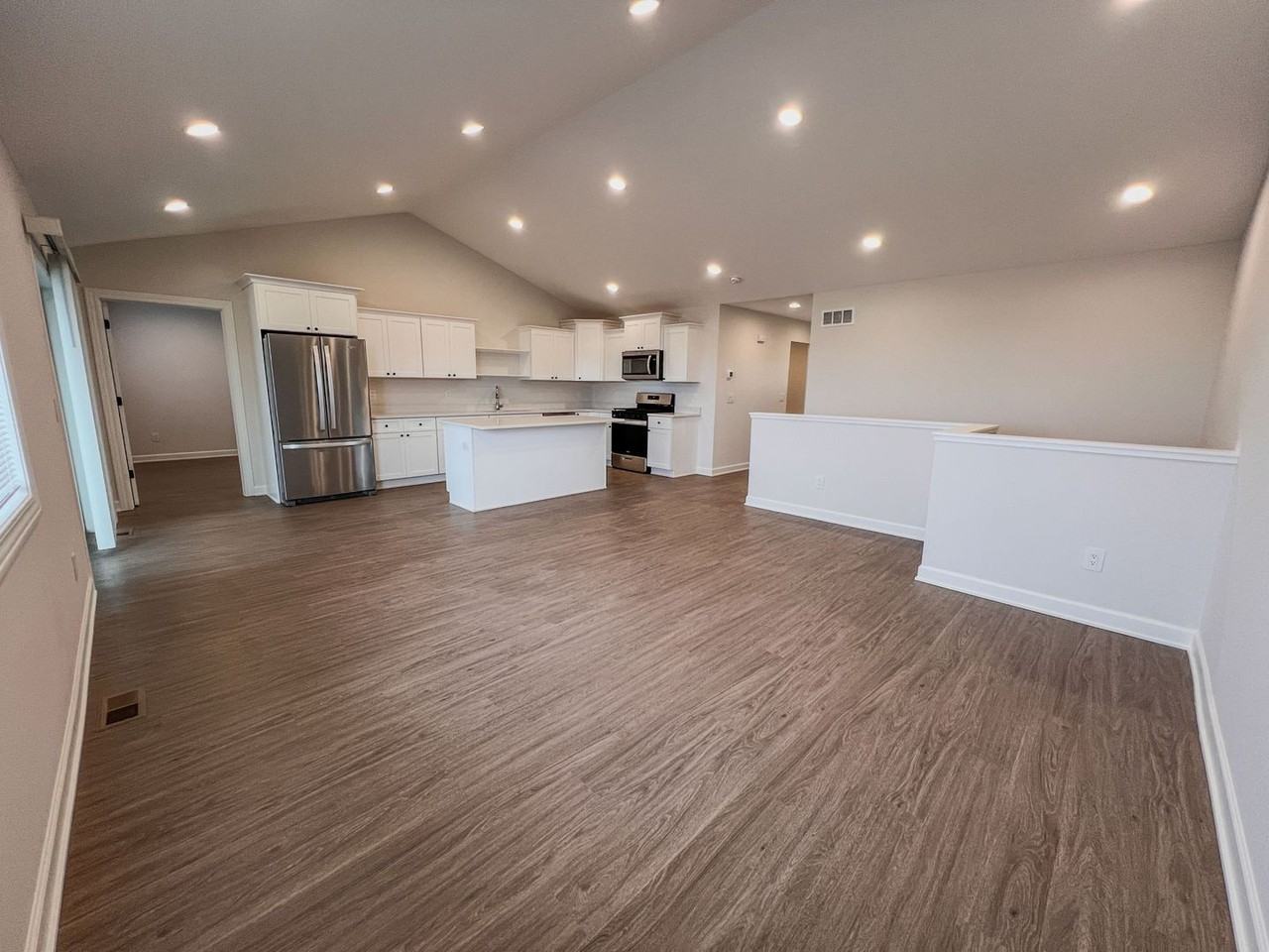 607 S Division St - Photo 4 of 22