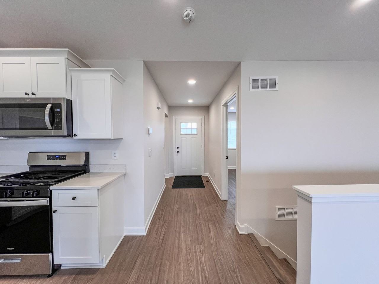 607 S Division St - Photo 6 of 22