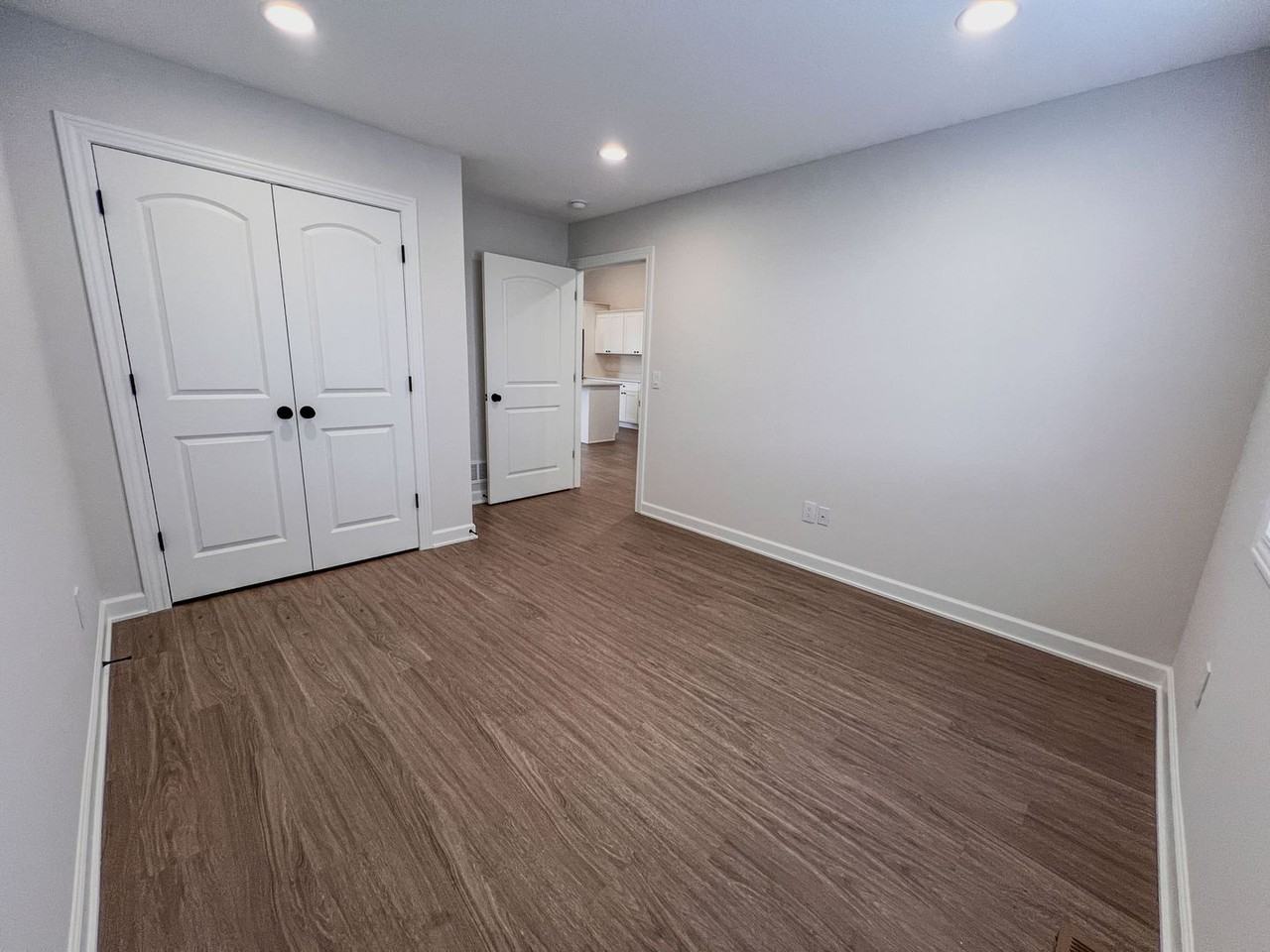 607 S Division St - Photo 7 of 22