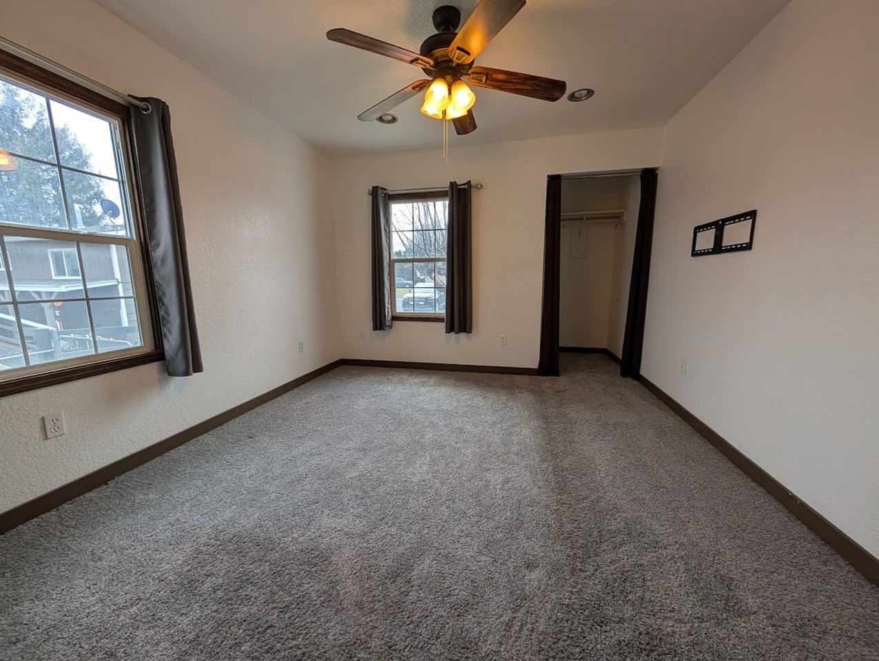 1411 Powers Ave - Photo 2 of 19