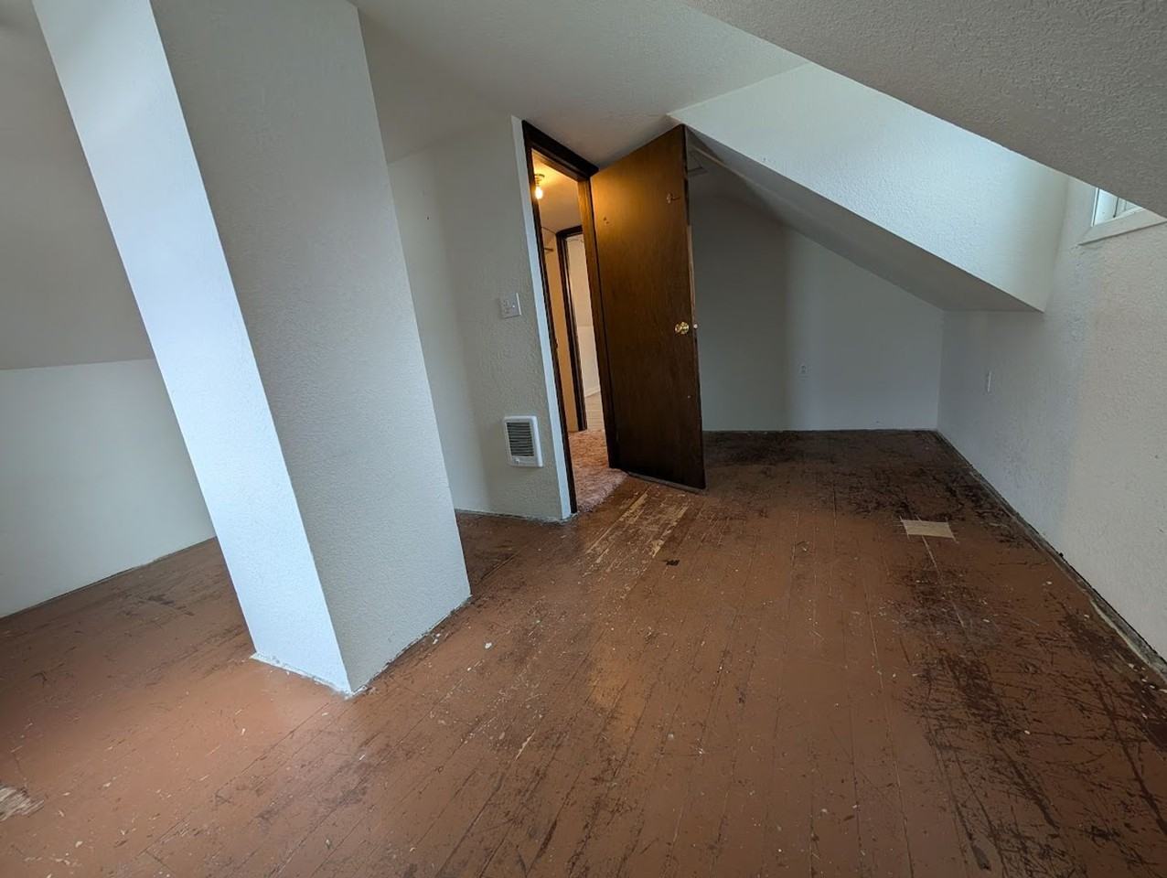 1411 Powers Ave - Photo 4 of 19